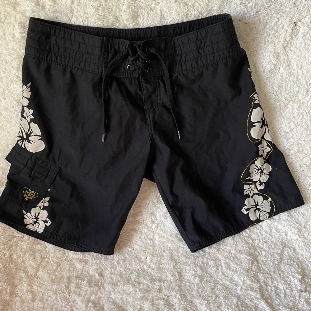Roxy Black Boardshorts Juniors Size 9 GUC Measurements in the pictures